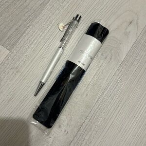 New Swarovski Hello Kitty Ballpoint Crystalline white pen
